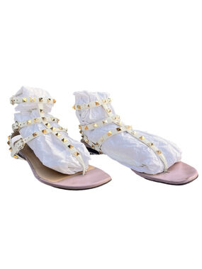Valentino Garavani Rockstud T-Strap Sandals Size 38 US 8 Pink Flat Cage Leather
